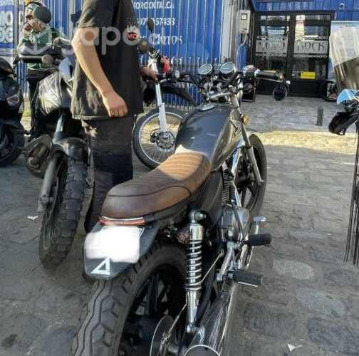 Honda cafe racer excelente estado y casco