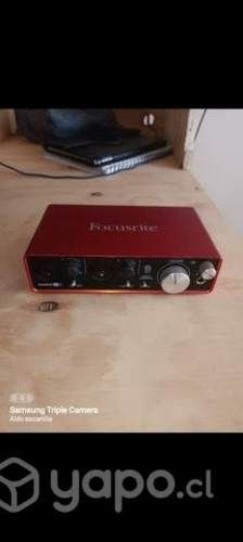 Interfaz focusrite 2i2