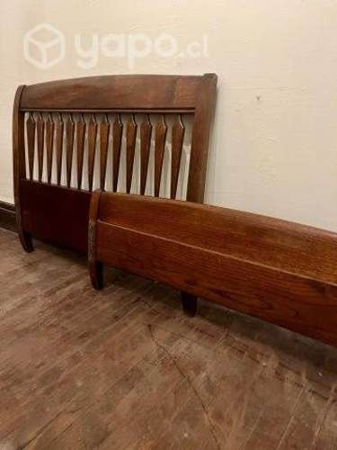 Cama Antigua de Caoba Tallada