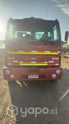 Se vende camion ford cargo 1722e con pluma