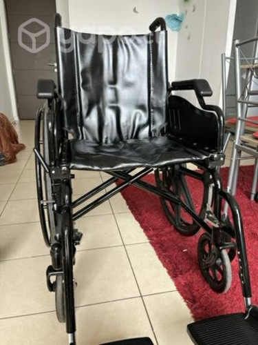 Silla de ruedas ortopédica con par de bastones