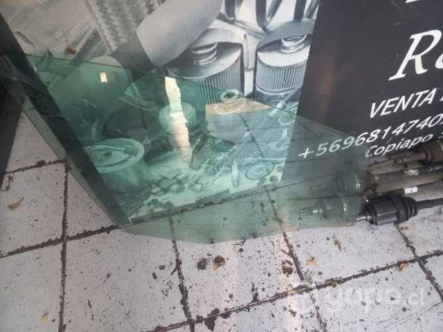 Vidrio puerta delantera derecha peugeot 307. 2006