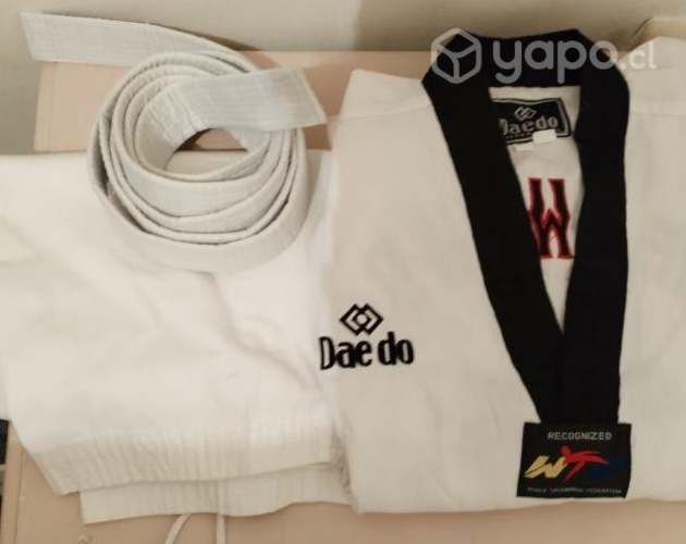 Traje dobok de kimonos taekwondo
