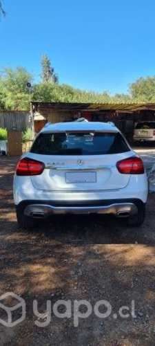 Mercedes benz gla200 2021