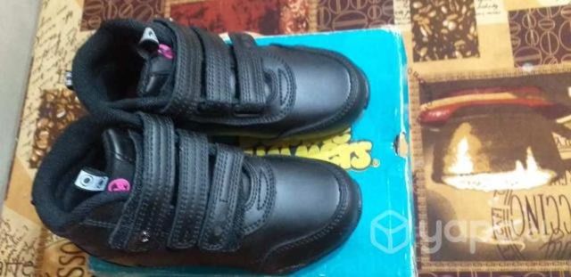 Zapatos de colegio de niña