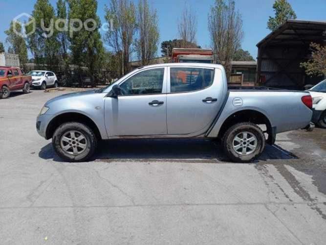 Mitsubishi l200 2014