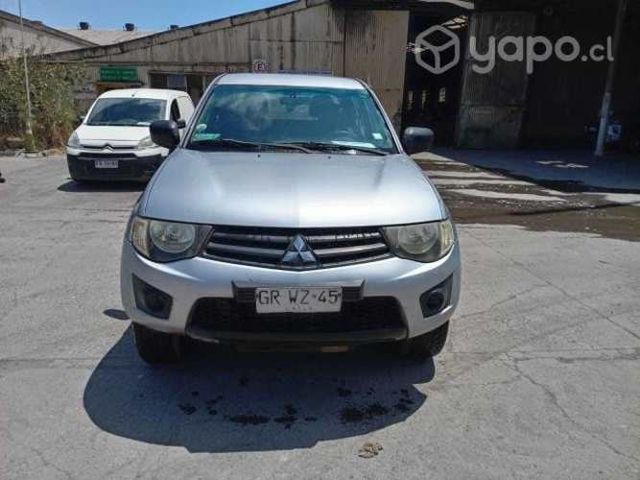 Mitsubishi l200 2014