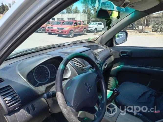 Mitsubishi l200 2014