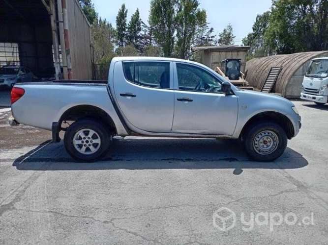 Mitsubishi l200 2014