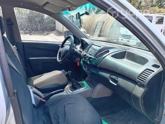 Mitsubishi l200 2014