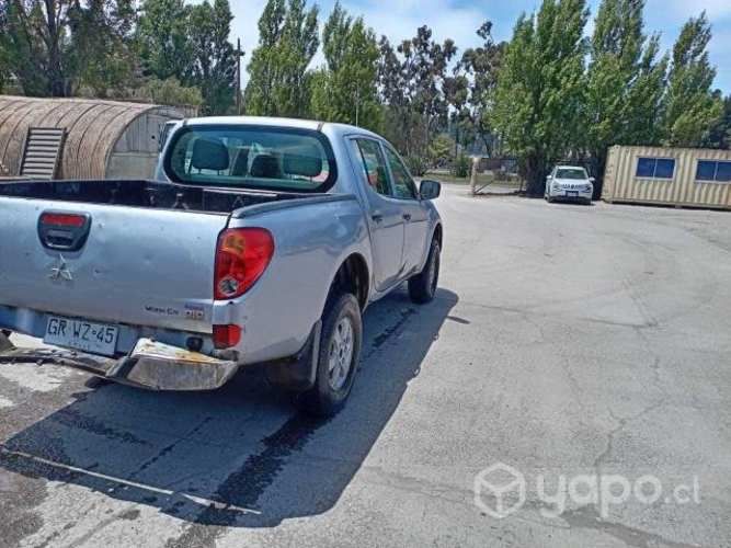 Mitsubishi l200 2014