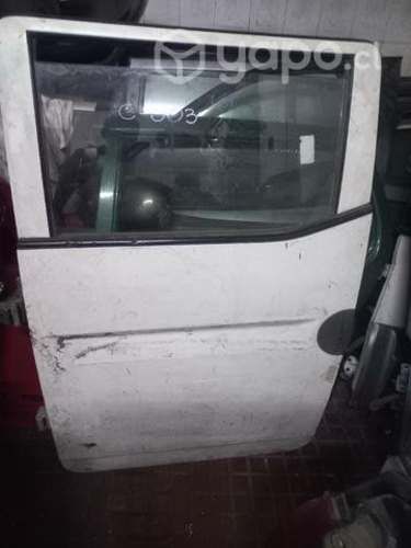 Puerta trasera izquierda hyundai porter 2014