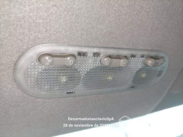 Luz interior nissan kichs