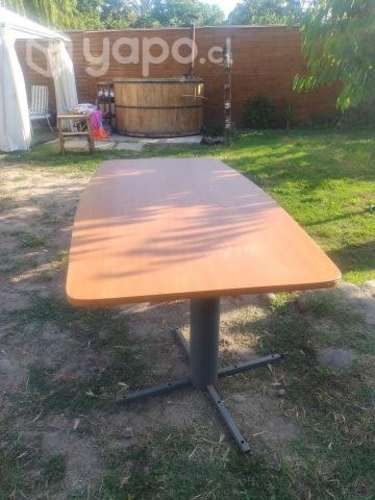 Excelente mesa comedor, mínimos detalles