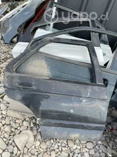 Puerta trasera derecha v16