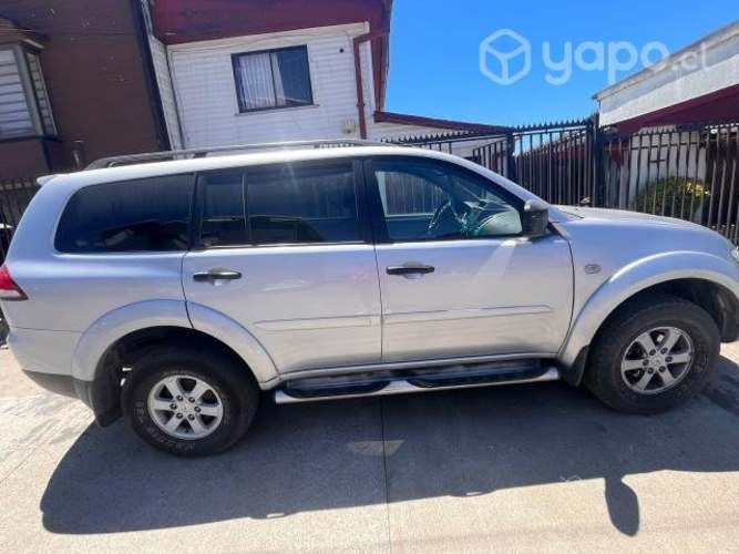 Mitsubishi montero sport 2014