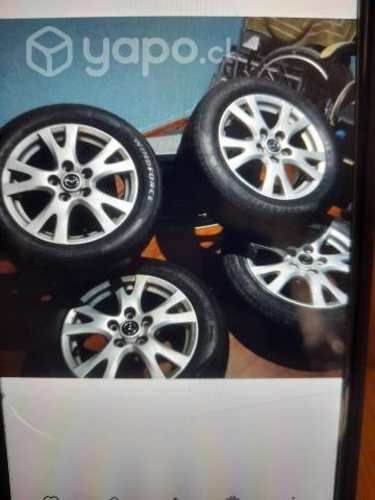 Llantas Mazda con neumáticos
