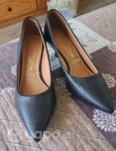 Tacones negro vizzano y rosa zara