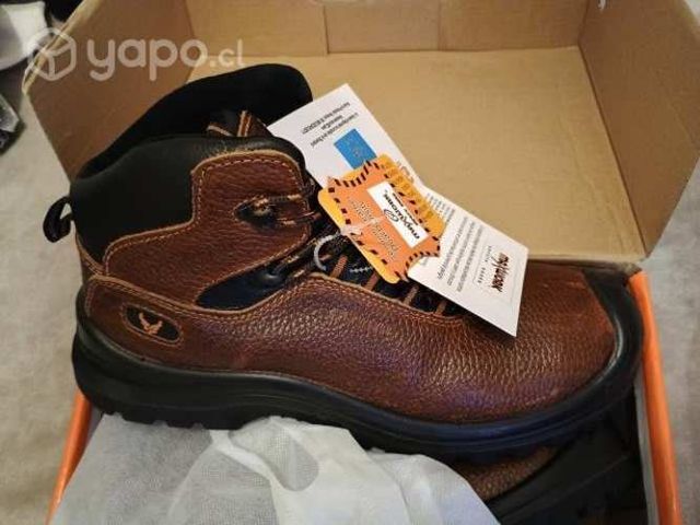 Zapatos de seguridad nuevos
