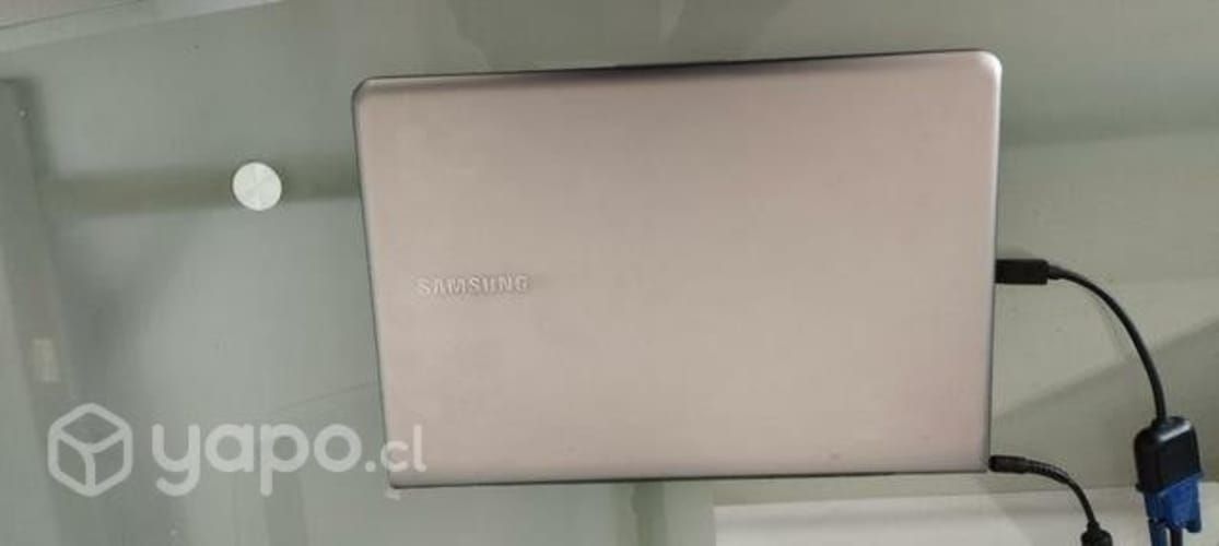 Ultrabook Samsung + monitor de 20"