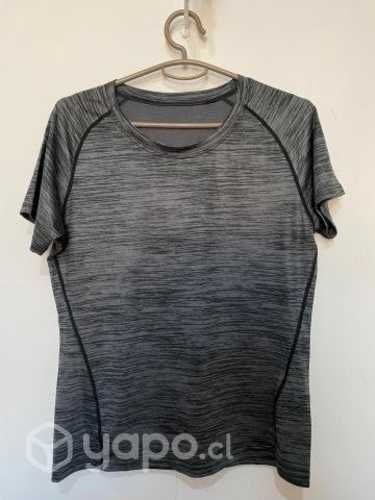 Polera deportiva gris/negro marca shein talla S