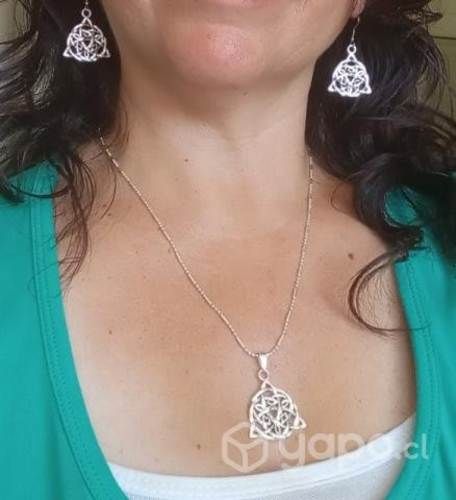 Aros y medalla Nudo de Bruja