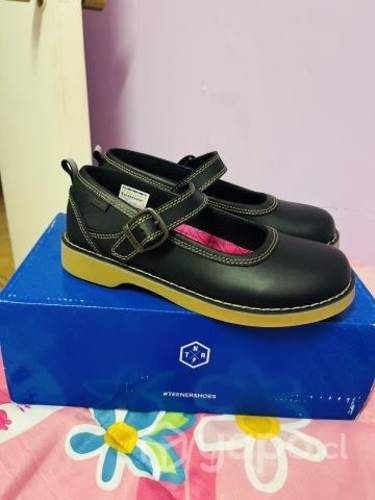 Ropa escolar de niña