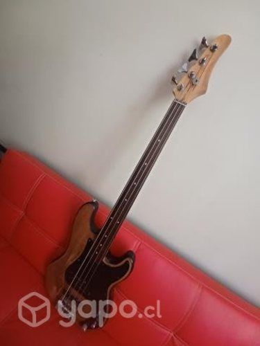 Bajo fretless samick