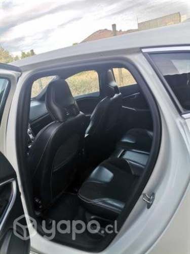 VOLVO V40 2016 T4 R-Design