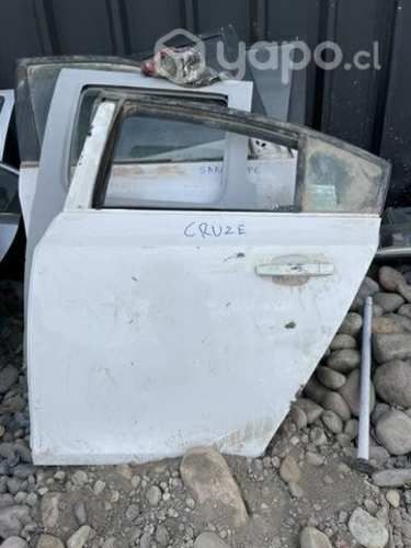 Puerta trasera izquierda cruze