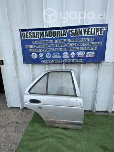 Puerta trasera derecha v16