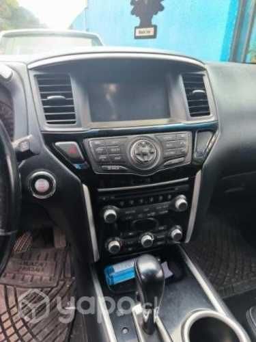 Se vende Nissan Pathfinder 2015