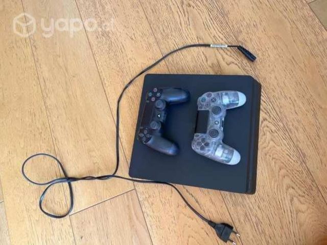 PlayStation 4 slim + 2 controles PS4