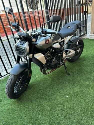 Moto CB 1000 R, único dueño