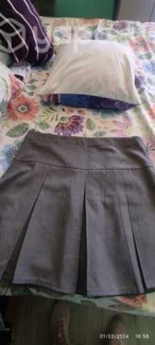 Falda gris