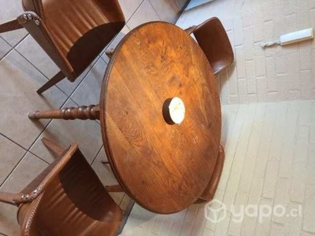 Mesa antigua de madera de cerezo