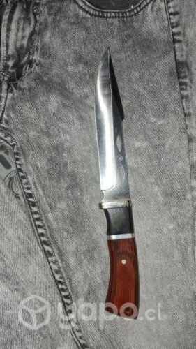 Cuchillo con funda