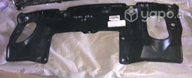 Cubre motor Toyota Hilux