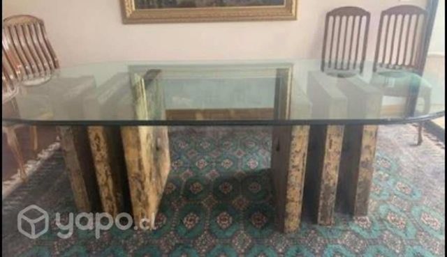 Mesa de comedor ovalado con vidrio esfumado bisela