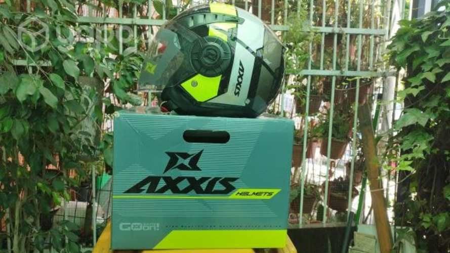 Casco axxis