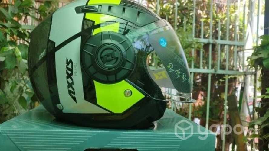 Casco axxis