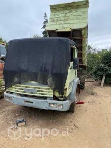 Vendo camión tolva de 7 cubos sin motor l