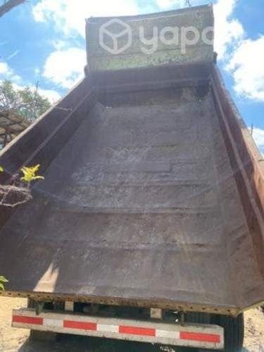 Vendo camión tolva de 7 cubos sin motor l