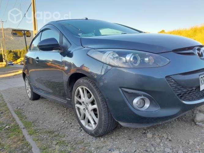 Se vende mazda demio