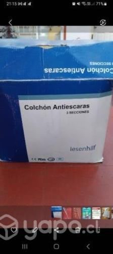 Colchón antiescara + par de muletas