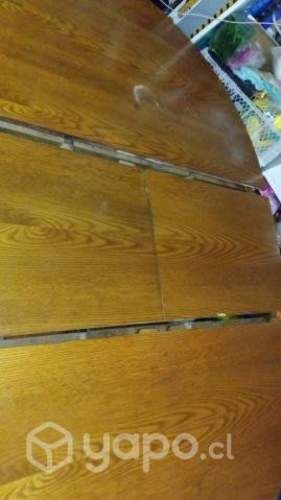 Mesa redonda con piña