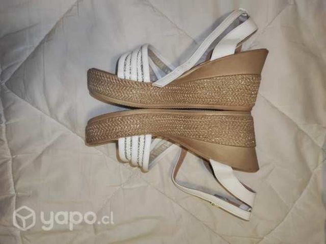 Sandalia blanca con brillo