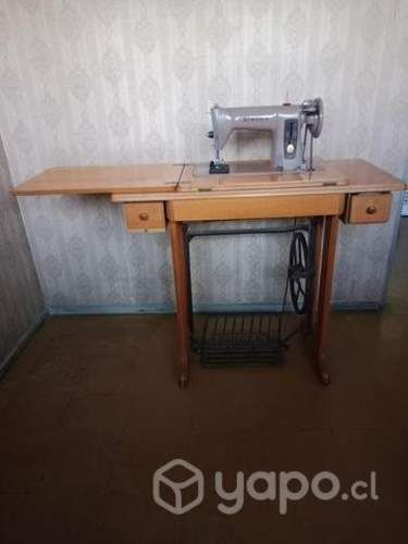 Máquina antigua de coser SINGER