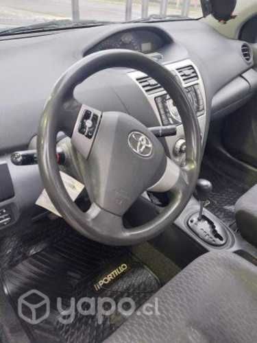 Toyota yaris 2012