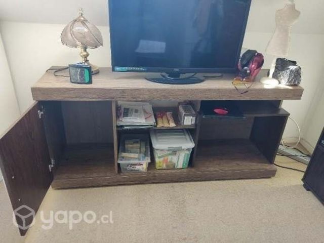 Rack en muy buen estado, con ruedas